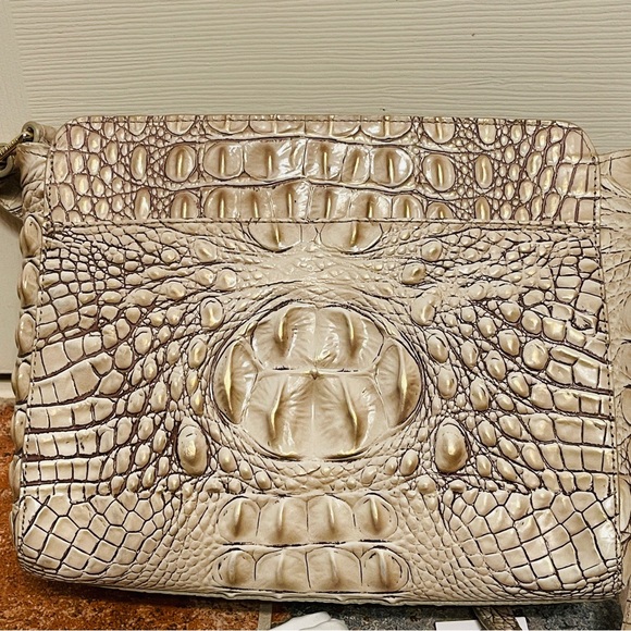 🐩Wonderful Brahmin Carrie Sand Dune Melbourne Croc Embossed Leather Crossbody! - Picture 5 of 16